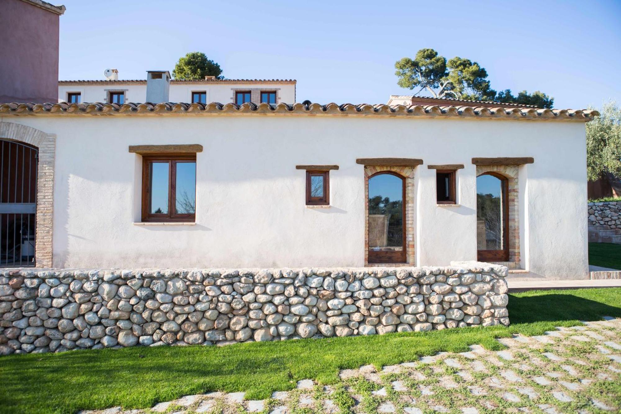 Masia Les Apieres Country house